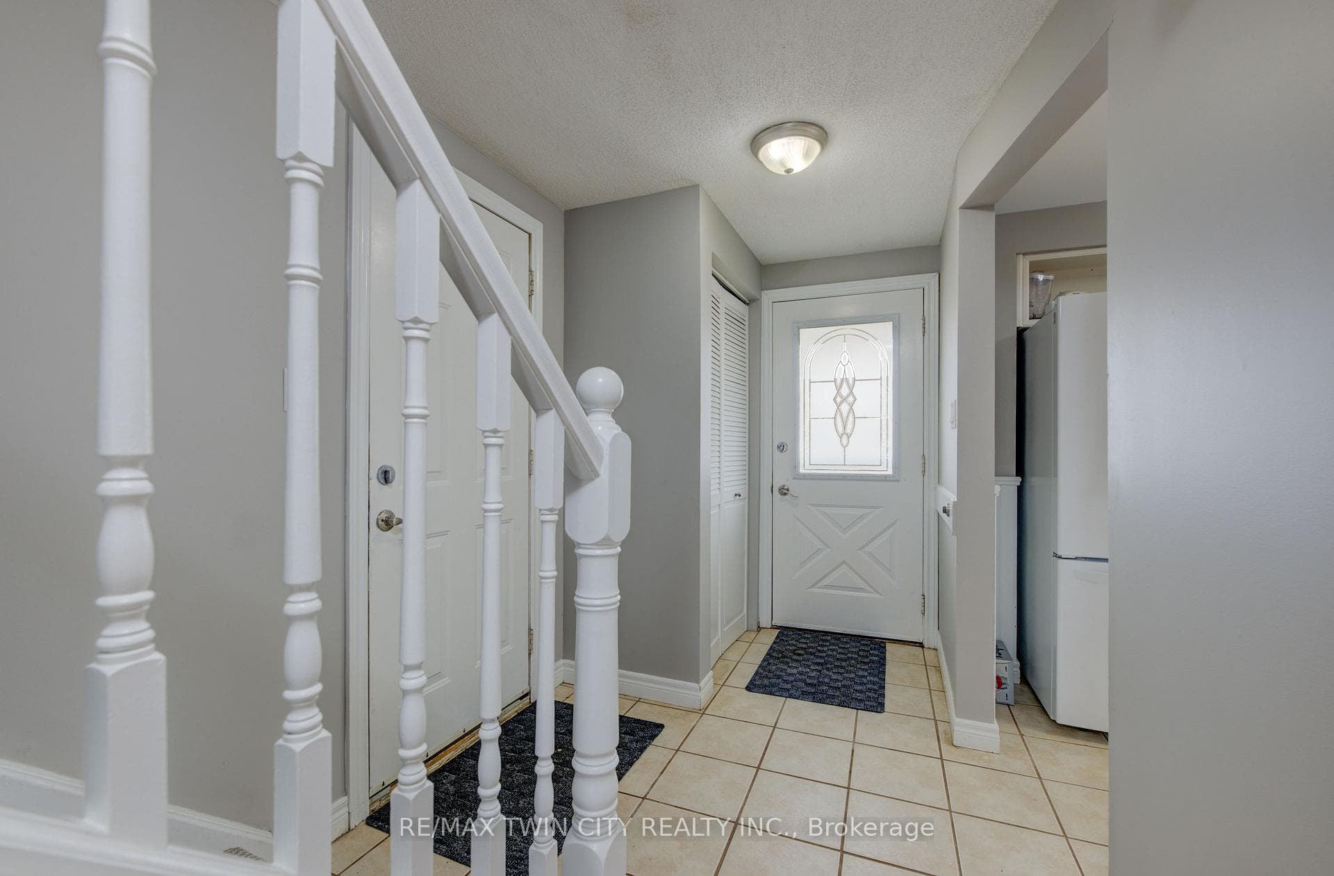 35 Ploughmans Crescent photo 23