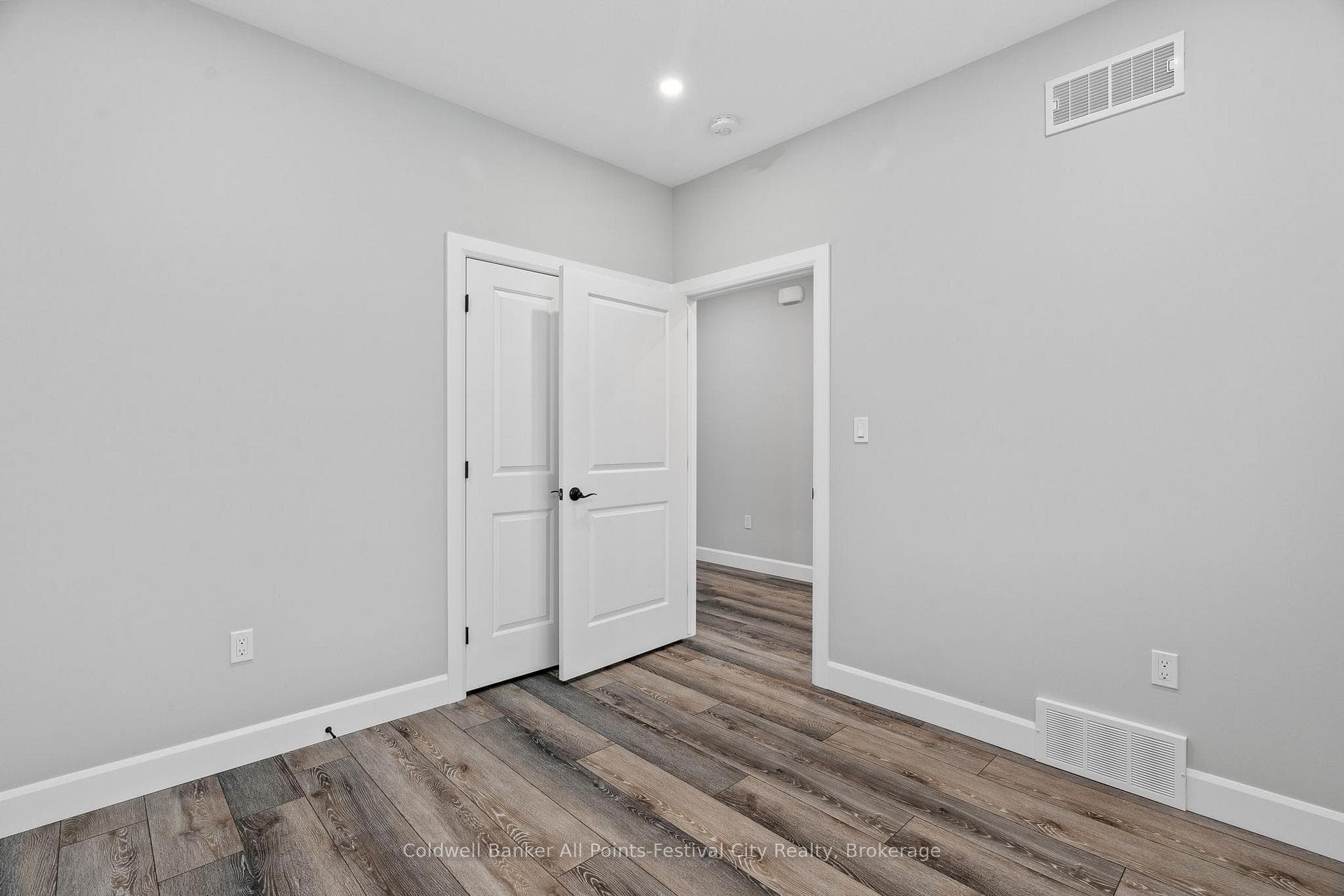 463 Warren Street photo 10