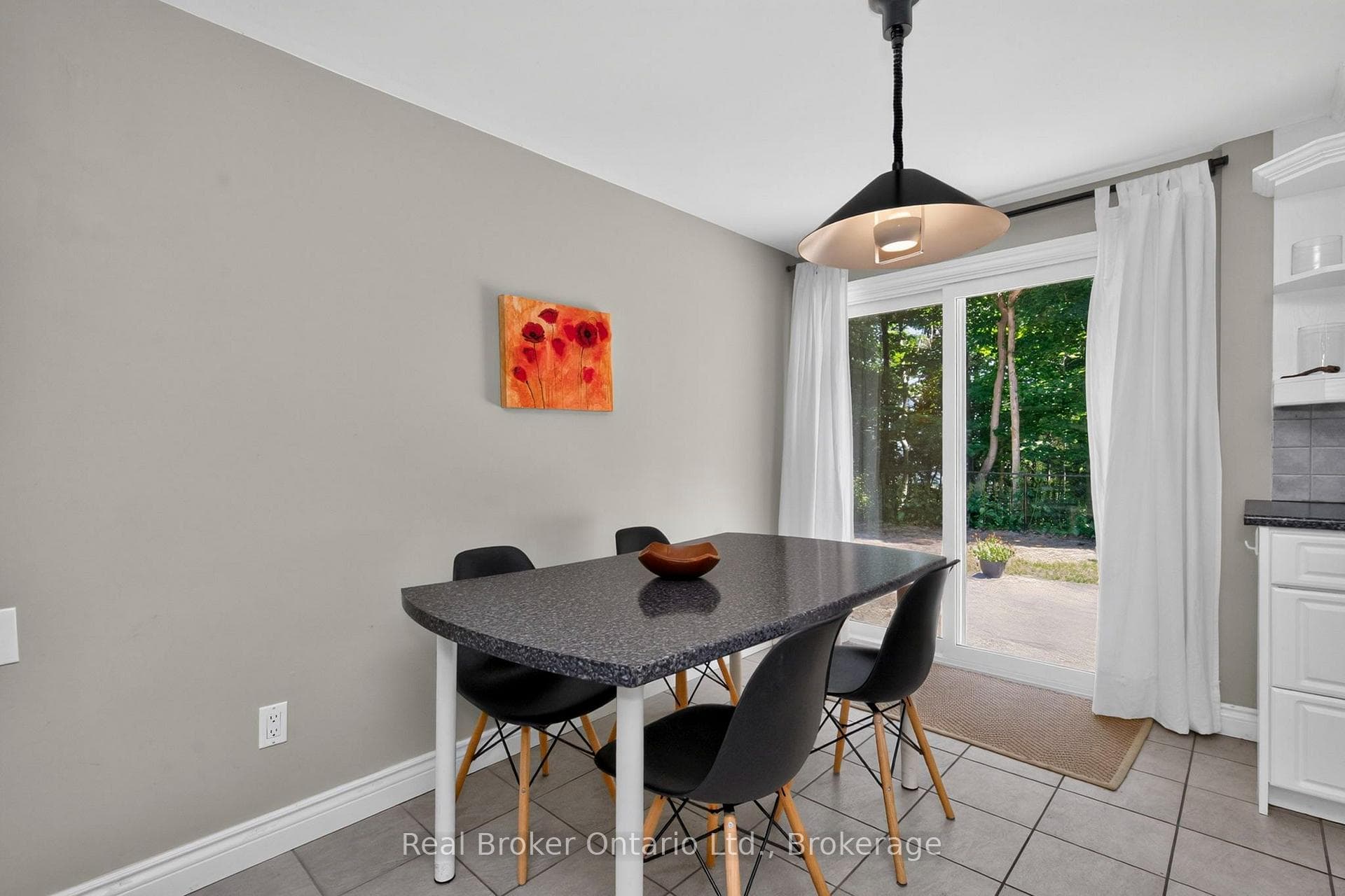 2141 Champlain Road photo 10