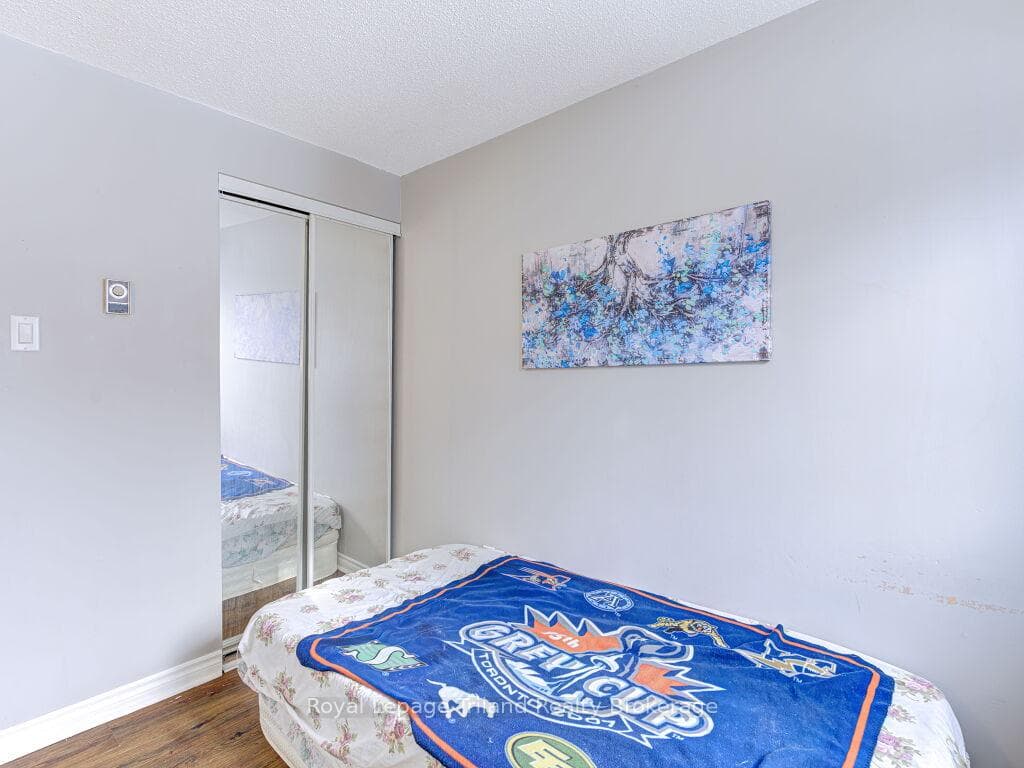 8 Hazelglen Court photo 26