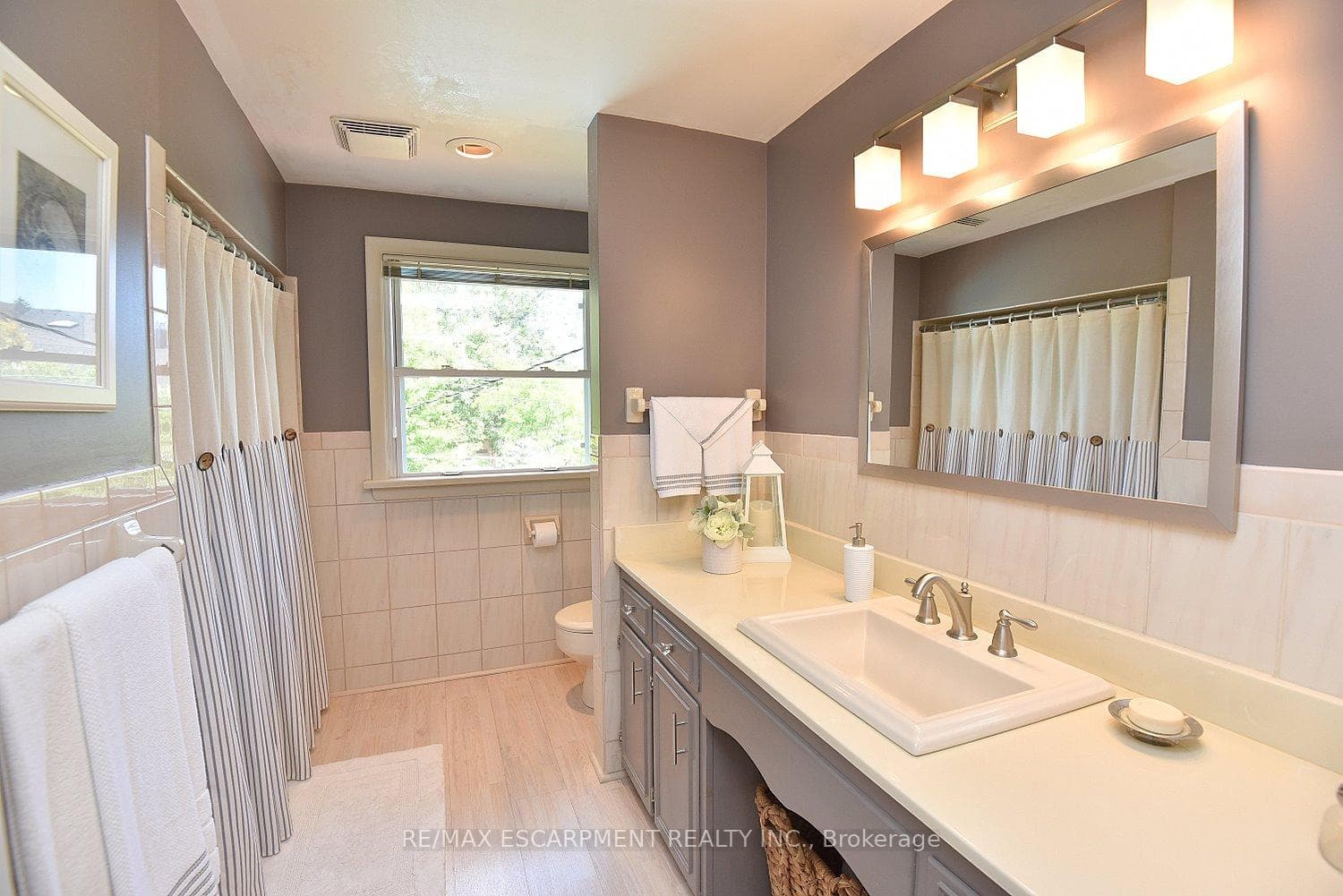 219 Strathcona Drive photo 21