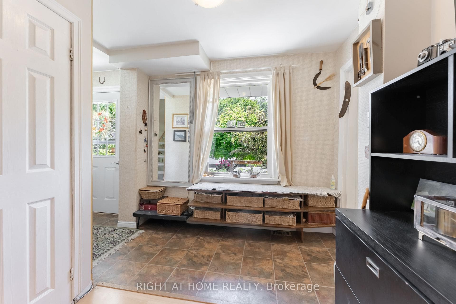 30 Allister Avenue photo 13