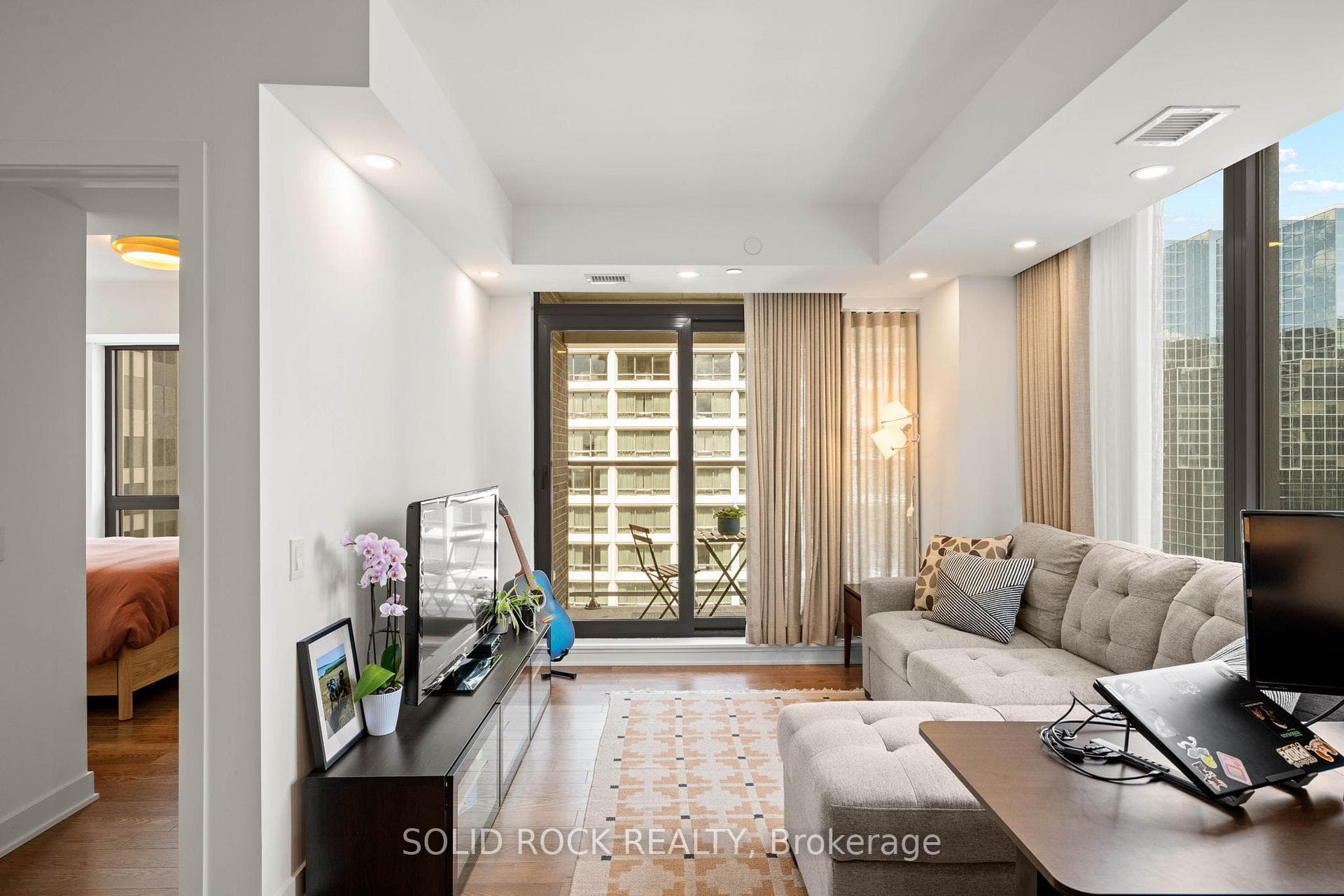 340 Queen Street Unit 1707 photo 21