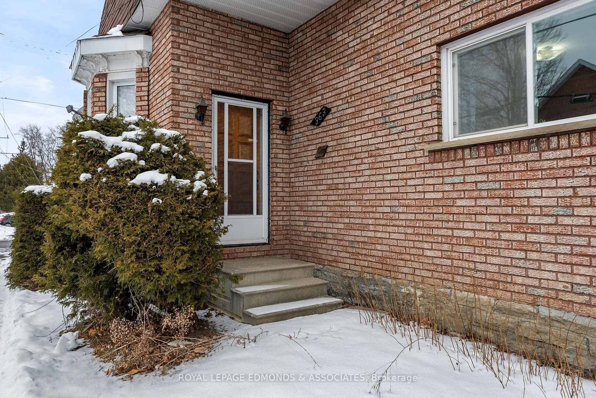 363 Moffat Street photo 6