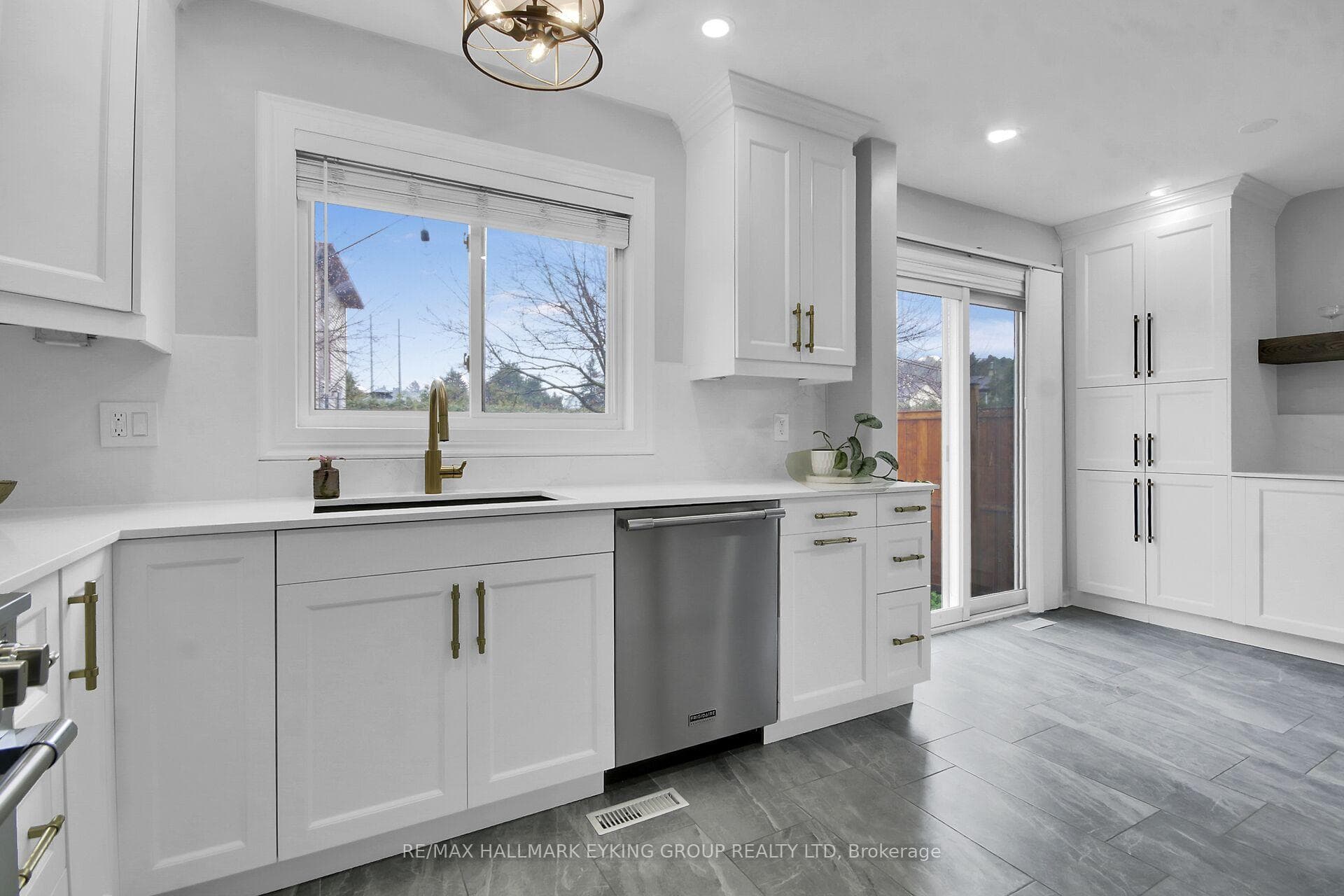 8 Vickers Way photo 15