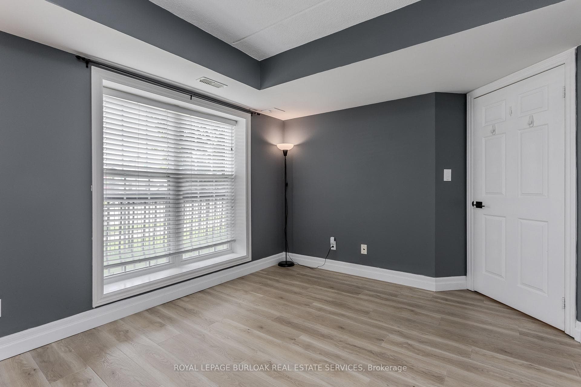 2035 Appleby Line Unit 101 photo 16