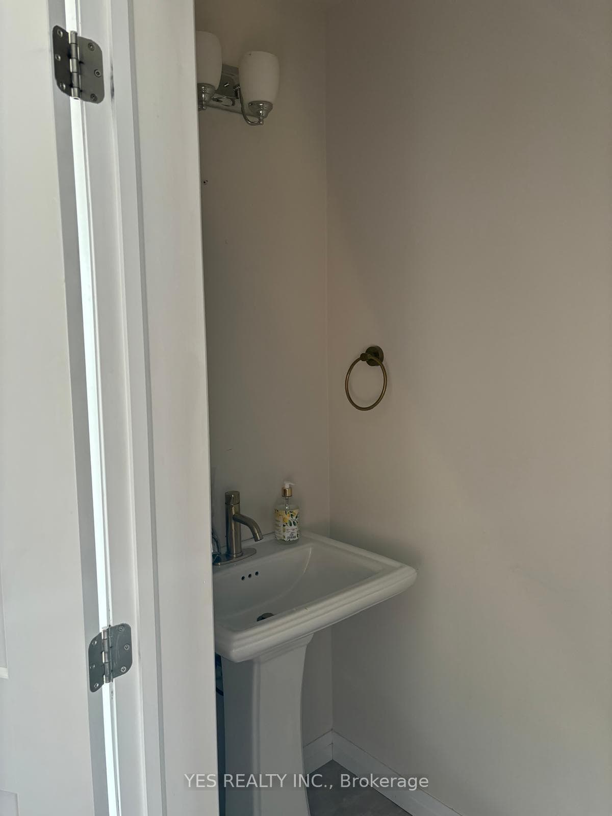 2-piece washroom
