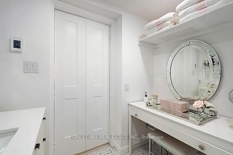 350 Lonsdale Road Unit 205 photo 12