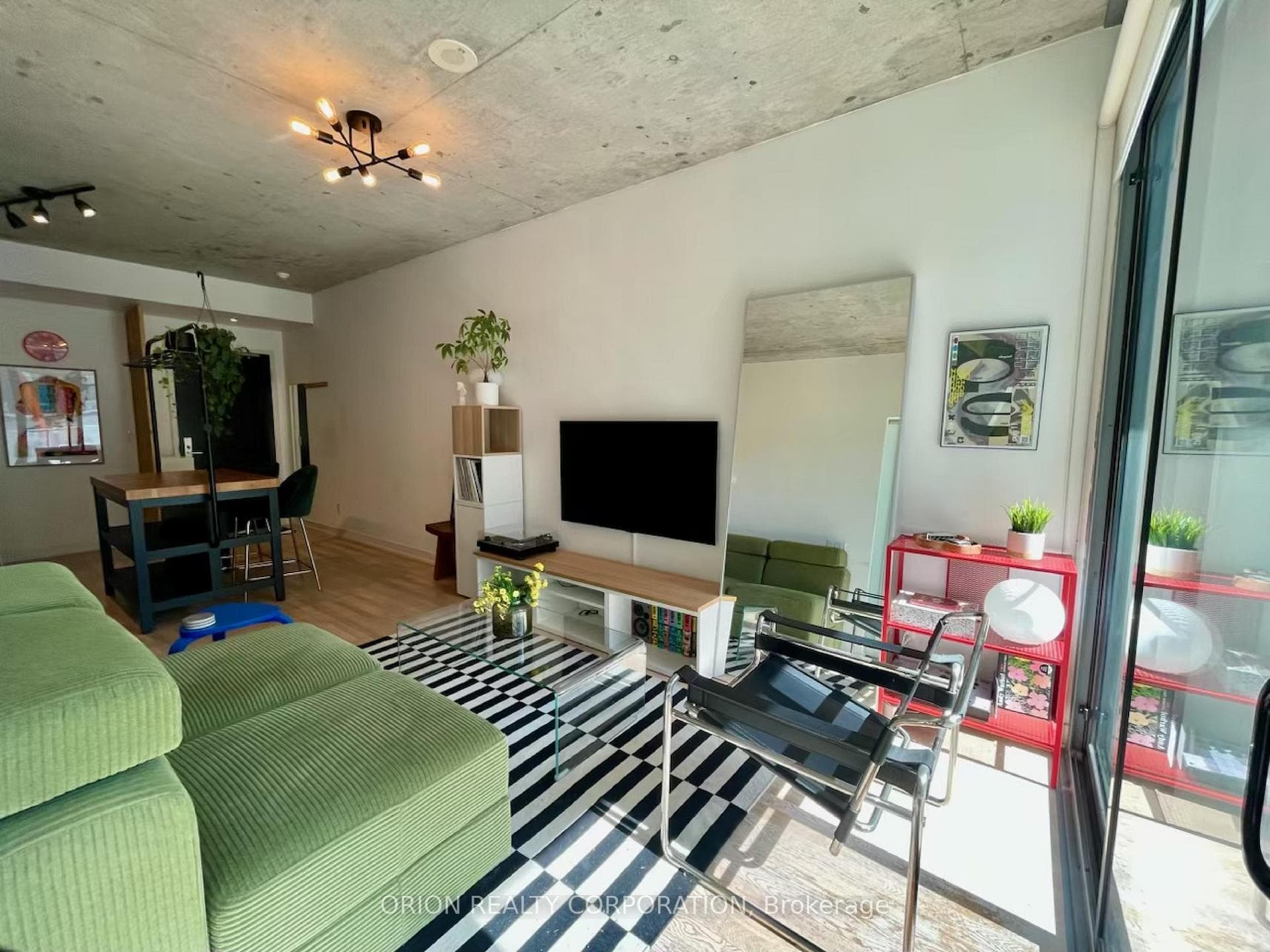650 King Street Unit 302 photo 14