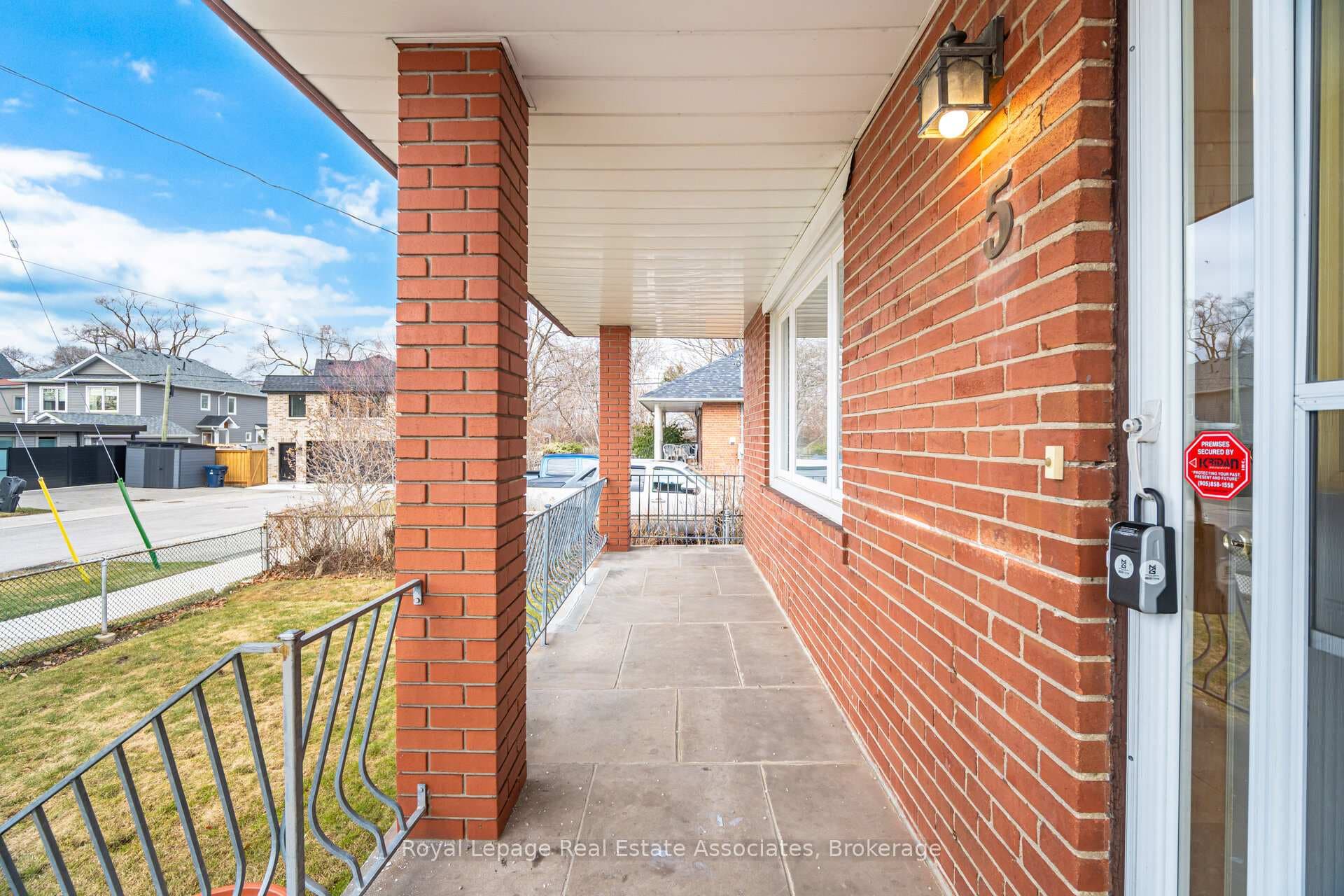 5 Rosewood Avenue photo 4