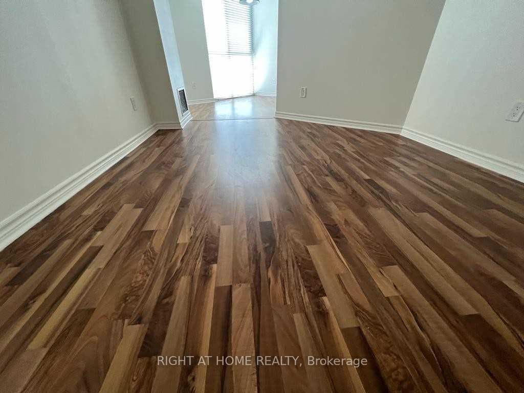 3650 Kaneff Crescent Unit 3202 photo 9