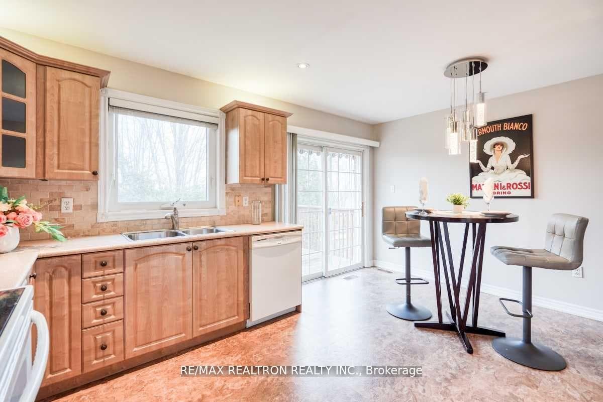 59 Metcalfe Drive photo 18