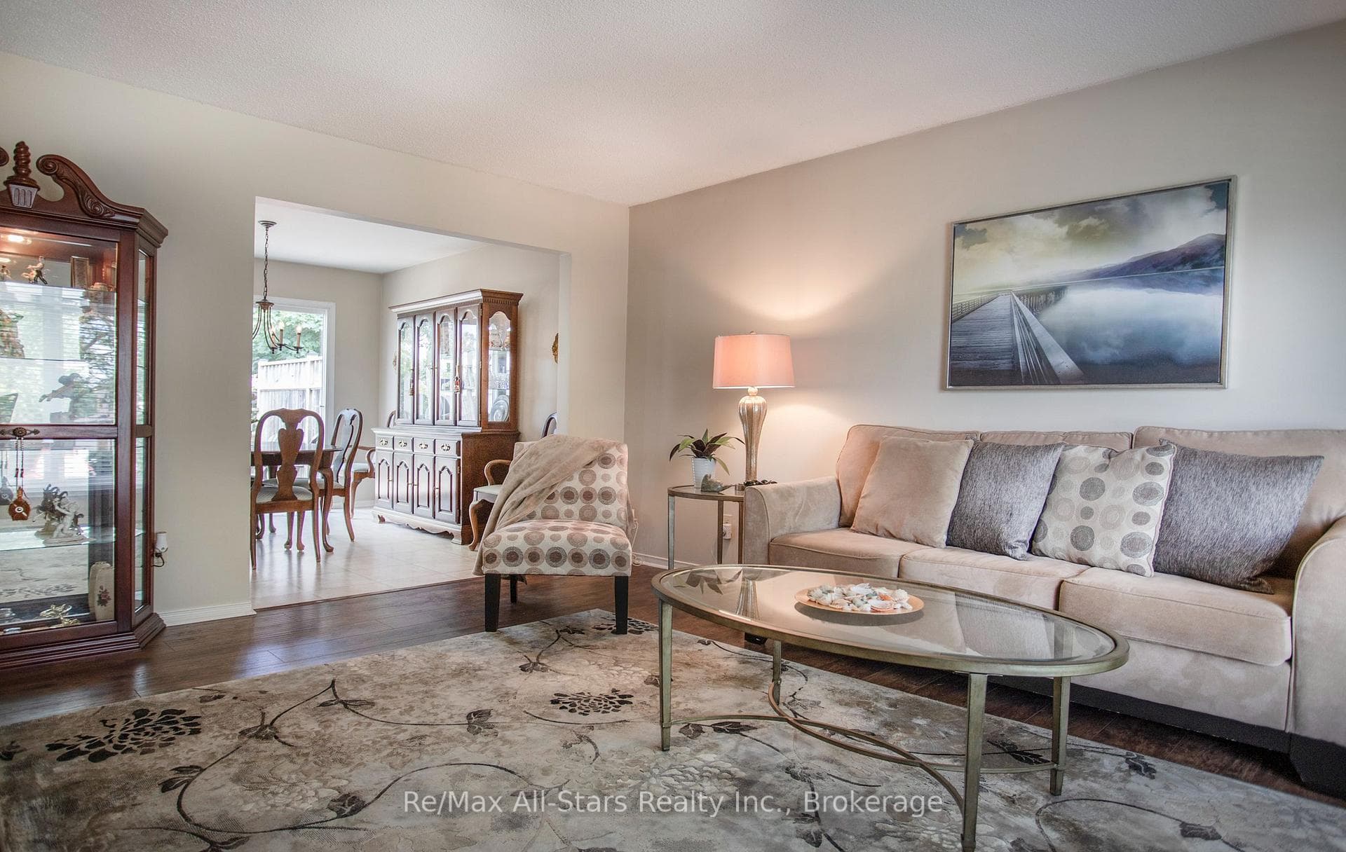 39 Applewood Crescent photo 8