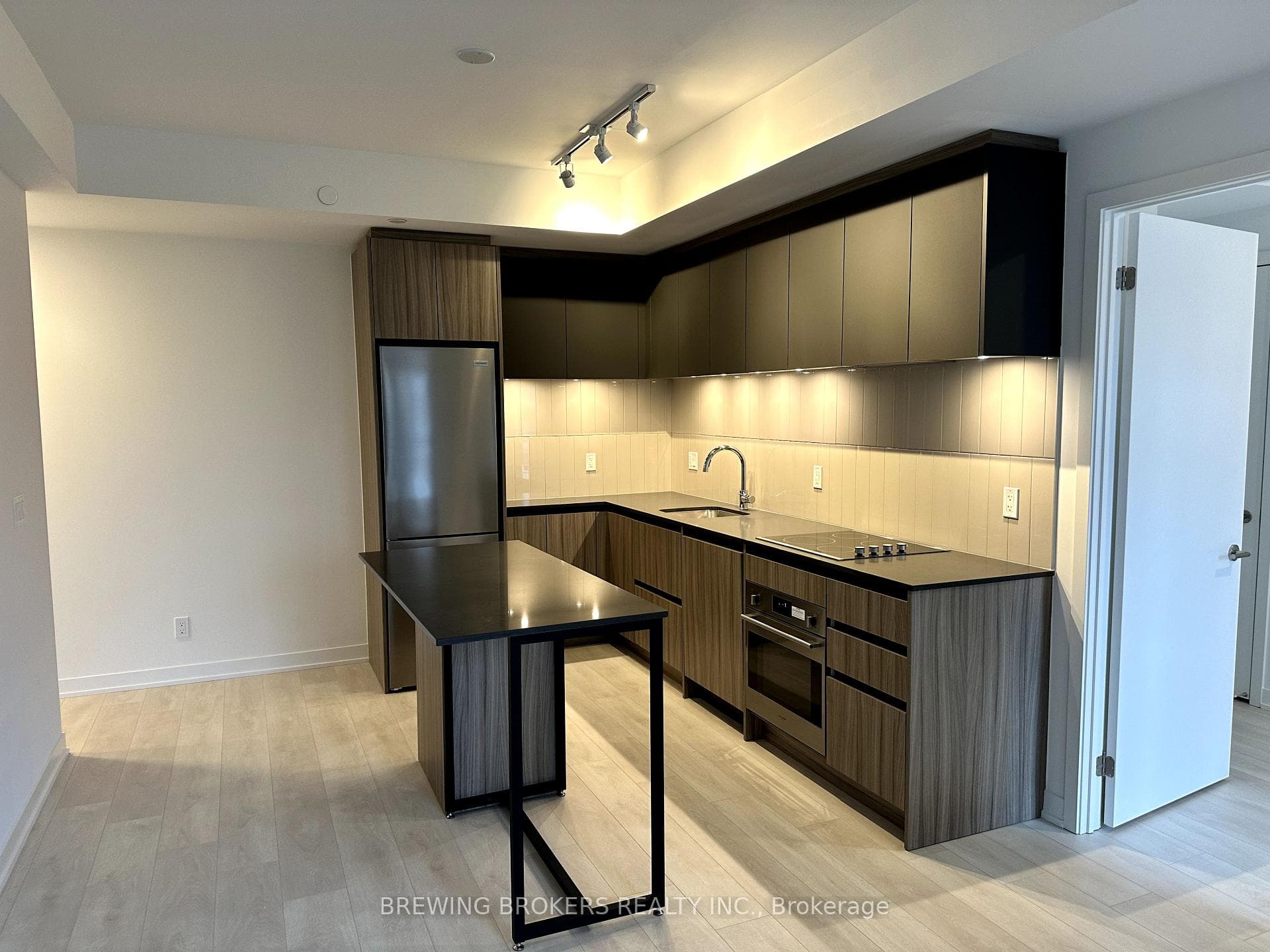 7950 BATHURST Street Unit 301 photo 22