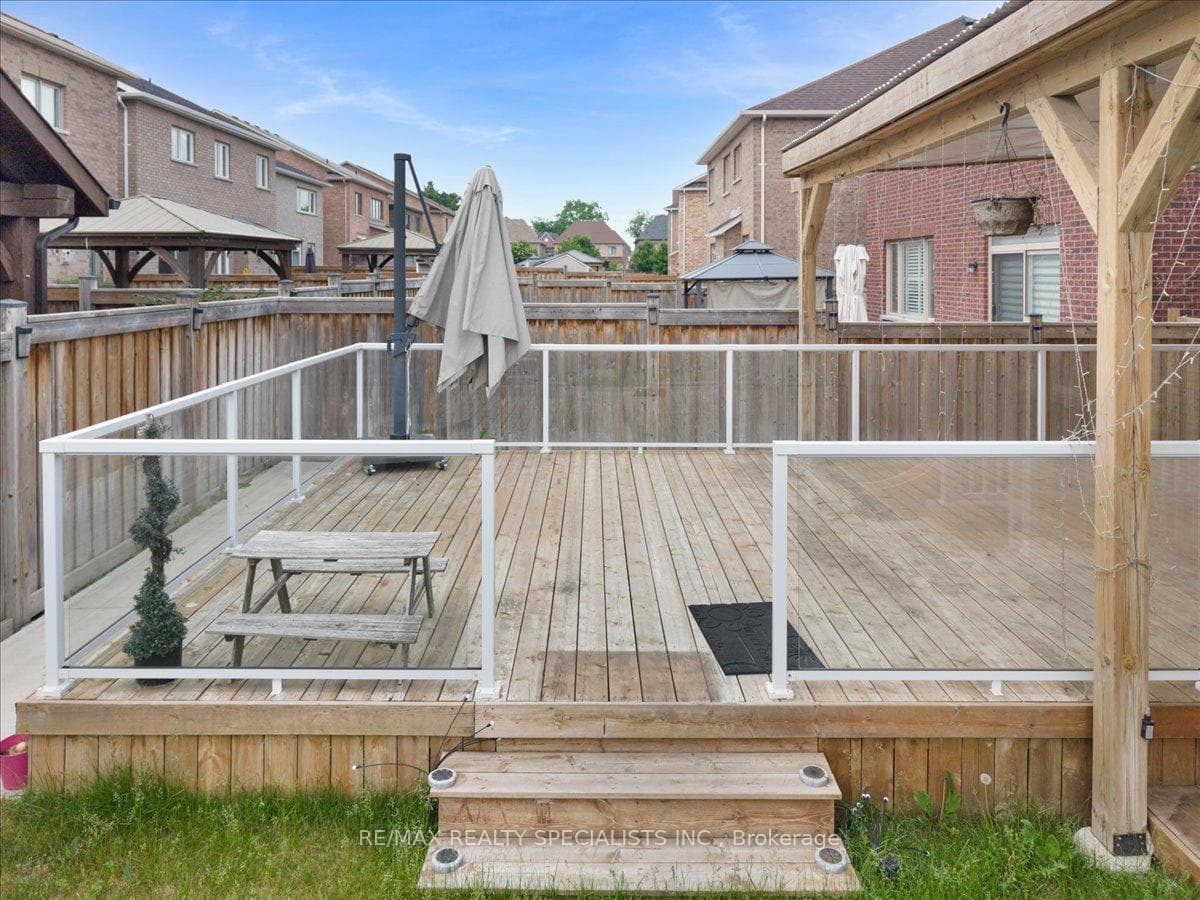 2 Ash Hill Avenue photo 41