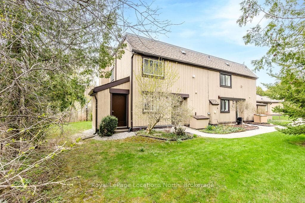 112 Escarpment Crescent photo 1