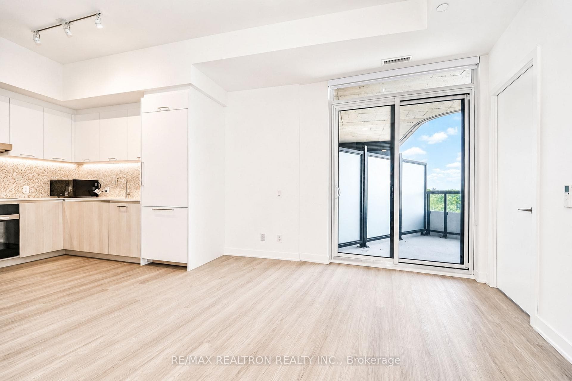8188 Yonge Street Unit 627 photo 11