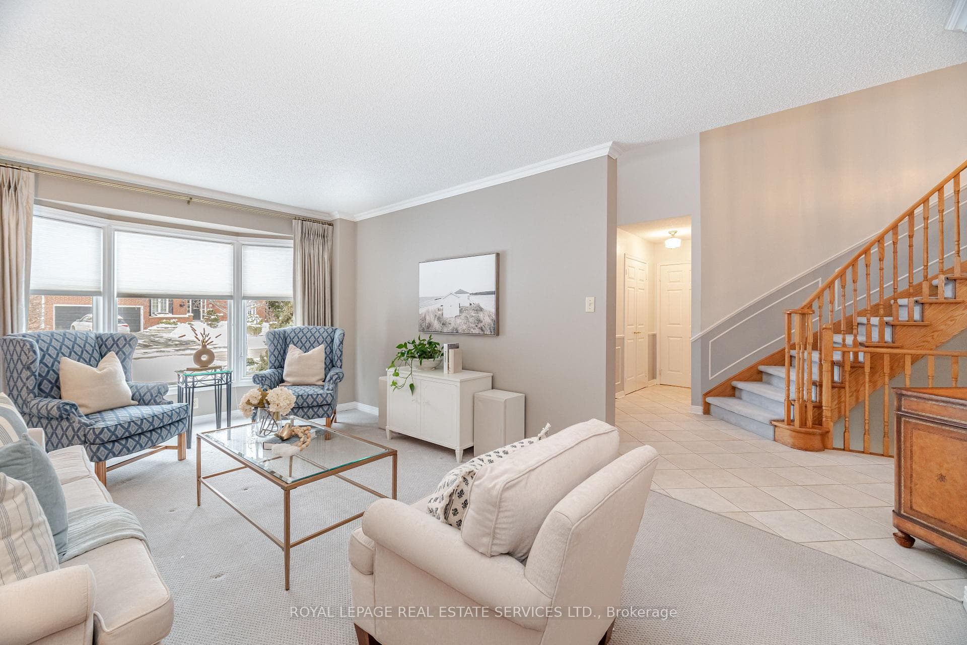 1305 Mapleridge Crescent photo 4
