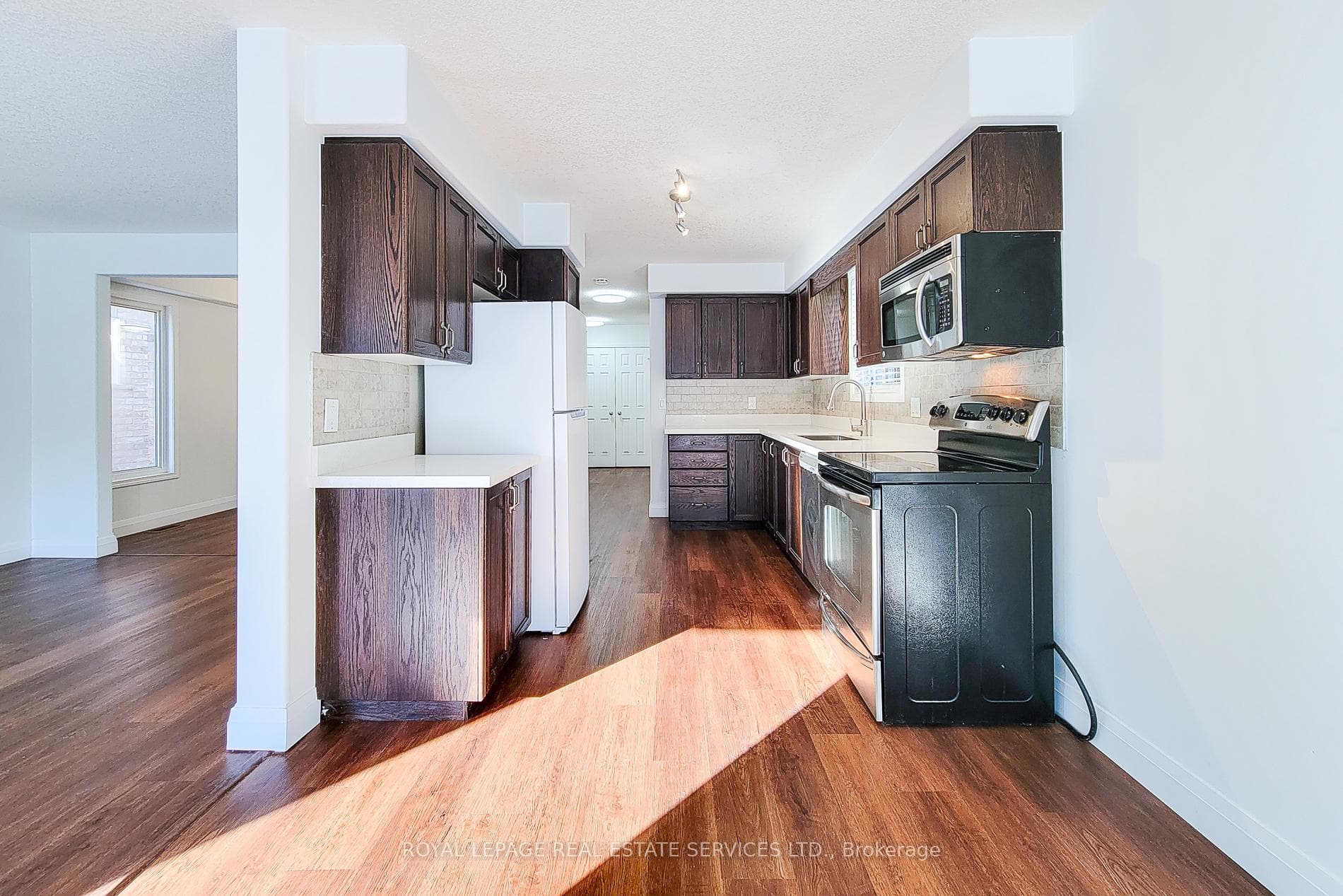 381 Parkvale Drive photo 12