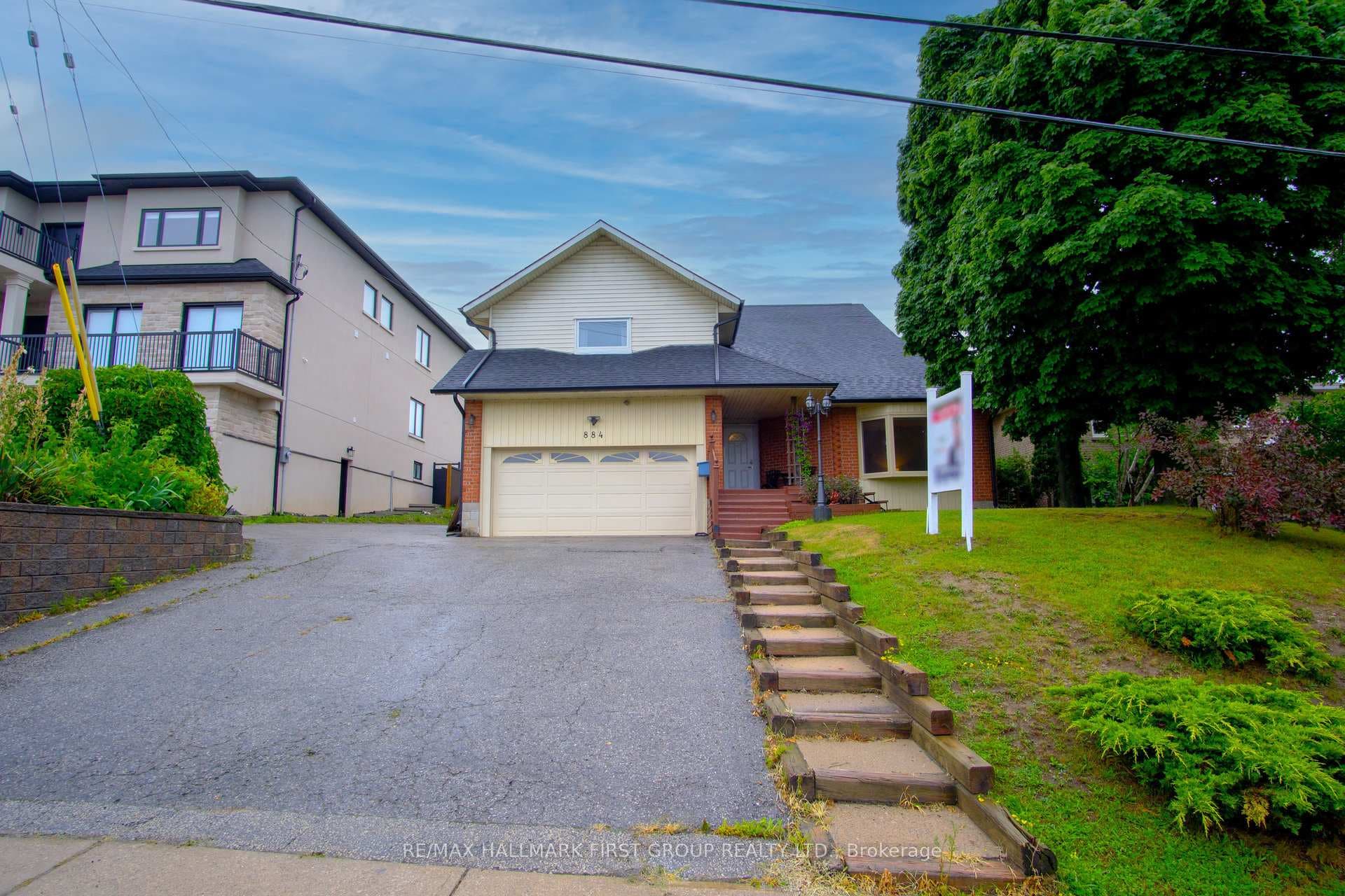 884 Sheppard Avenue photo 39
