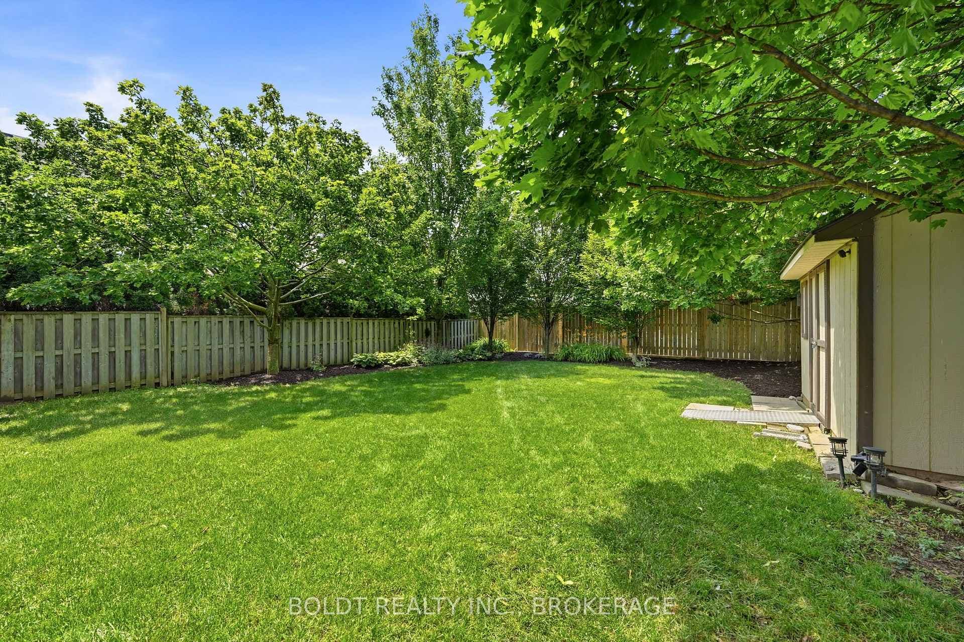 22 Graves Crescent photo 36