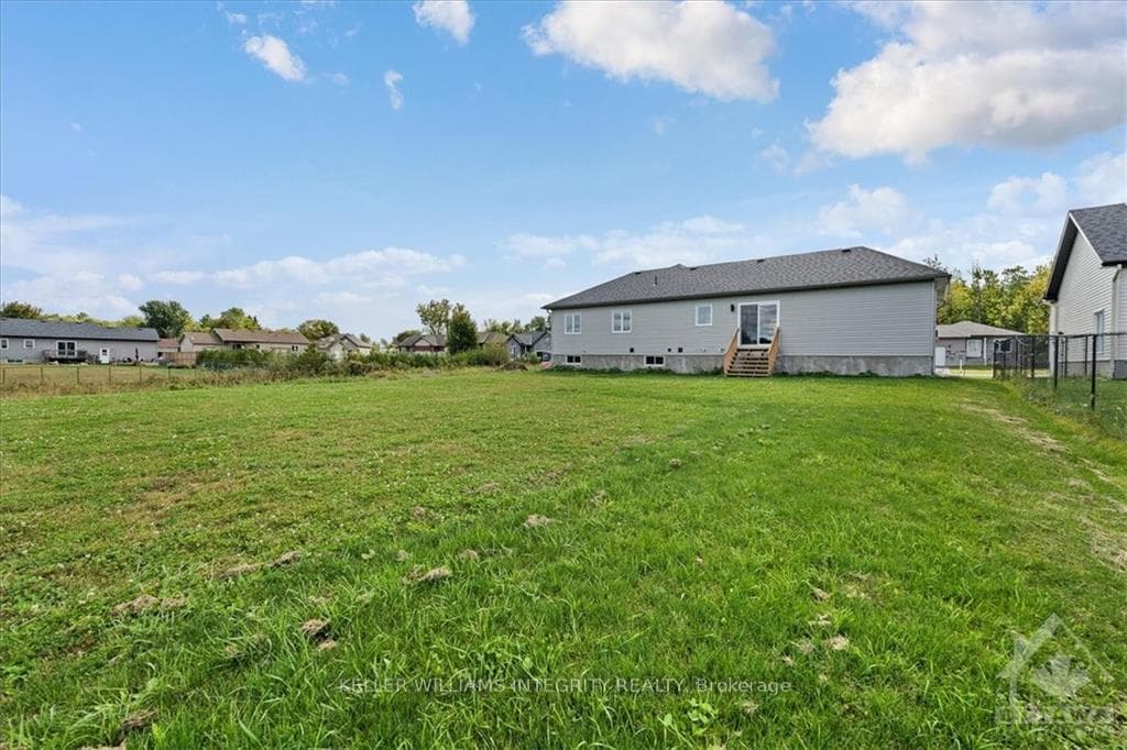 241 ROXANNE Street photo 27