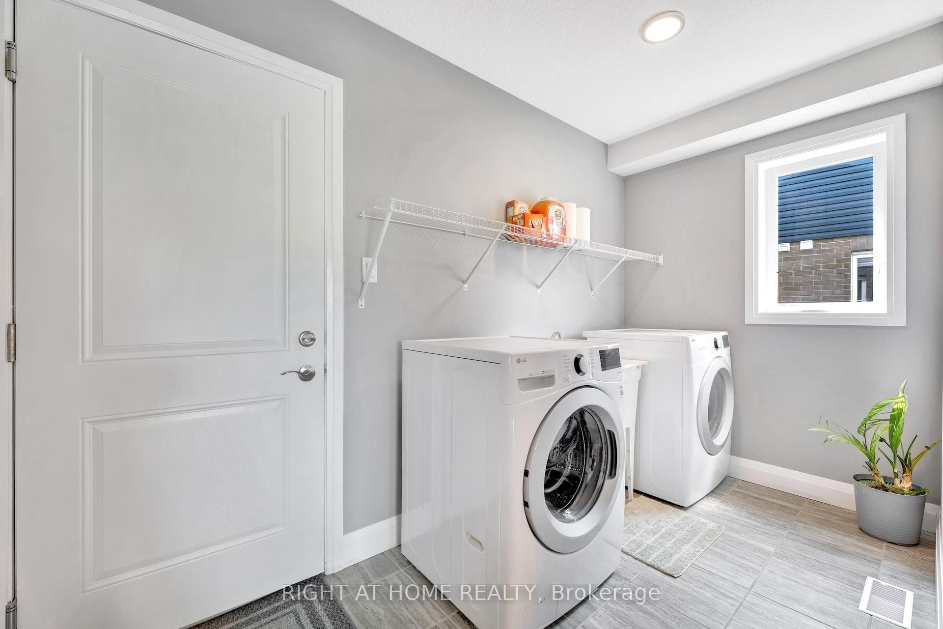 135 Stephenson Way photo 18