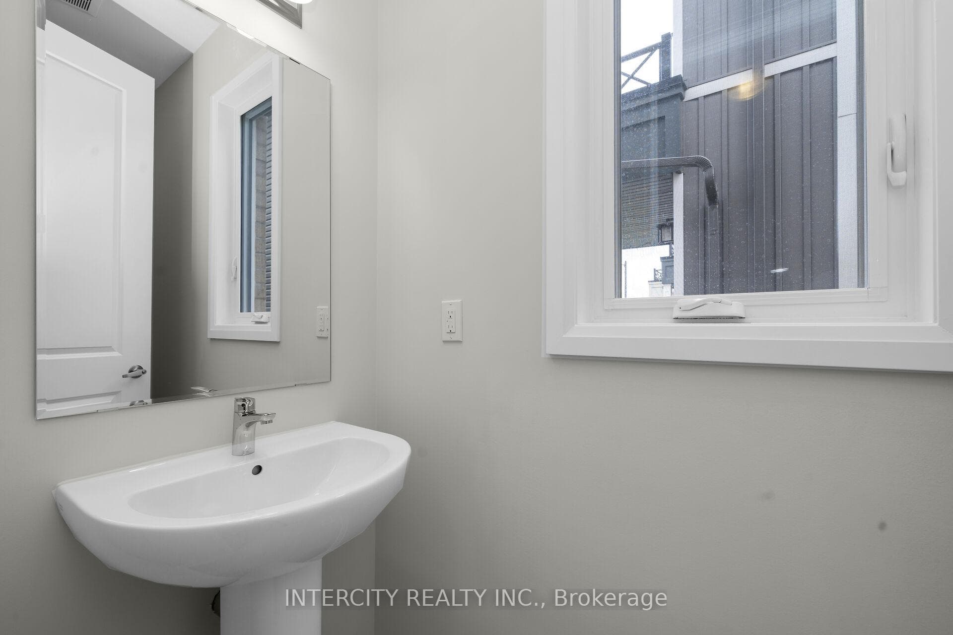 72 Brown Street photo 12