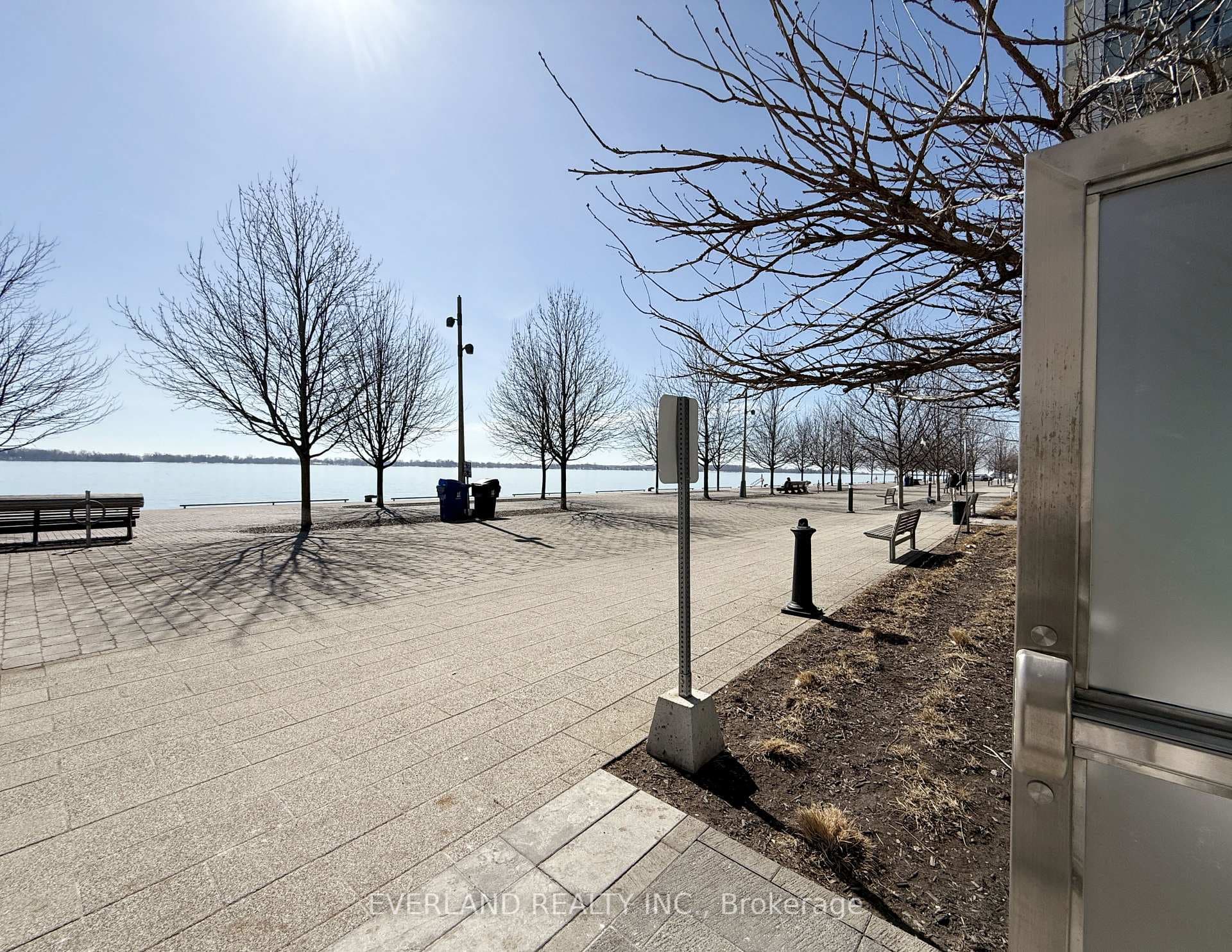 39 Queens Quay Unit 840 photo 21