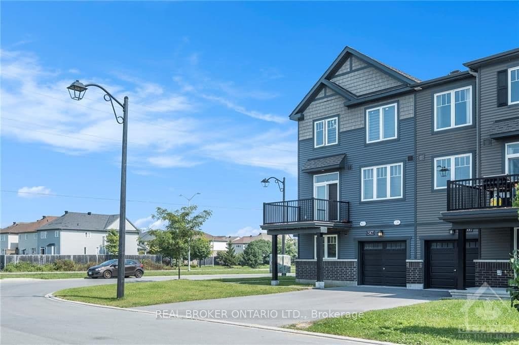 547 CLEMENCY Crescent photo 2