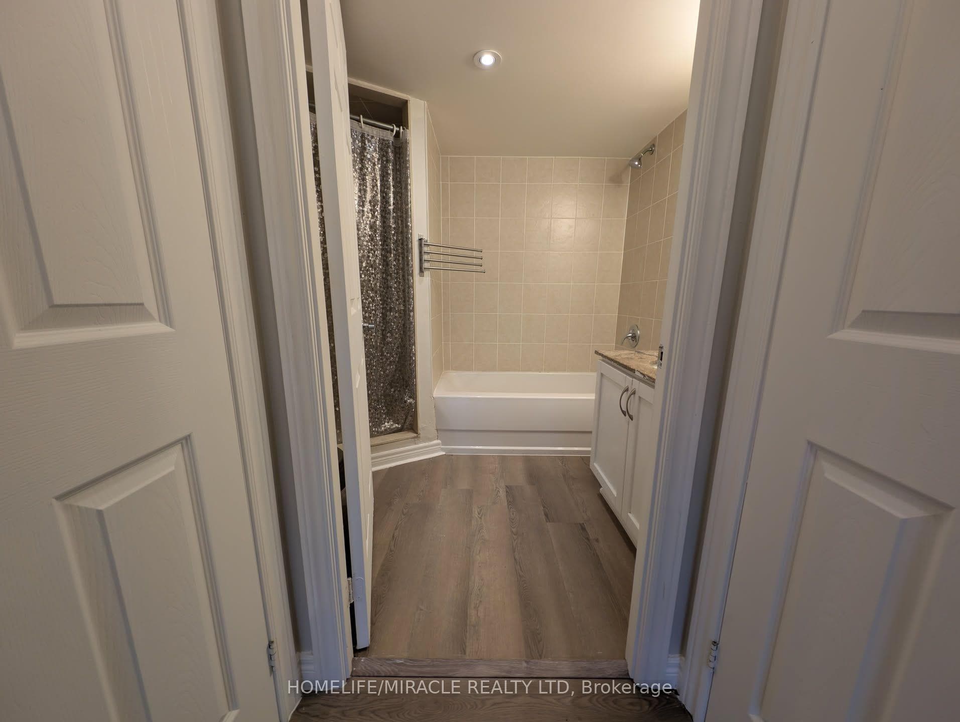 225 Wellesley Street Unit 607 photo 20