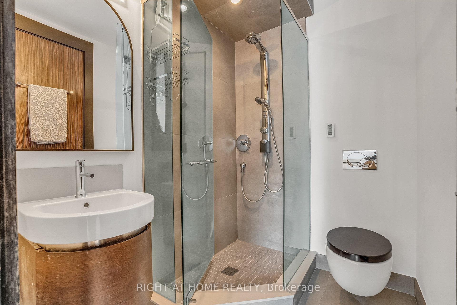 33 Harbour Square Unit 2019 photo 23