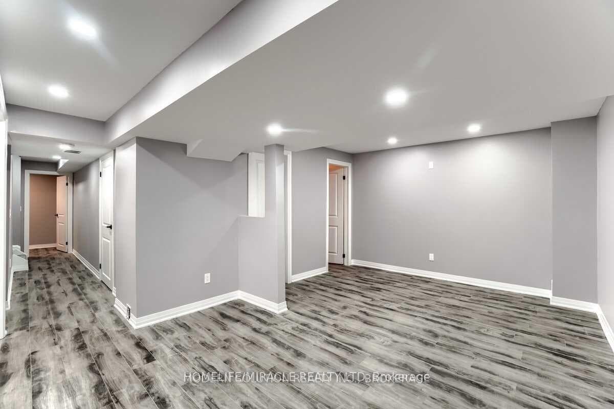 408 Orvis Crescent photo 26