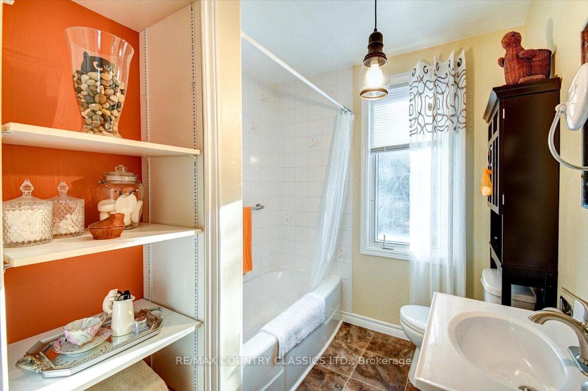 574 Hastings Street photo 22