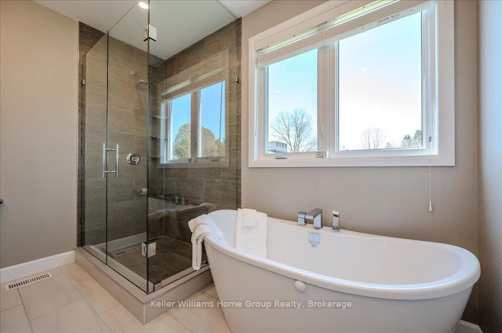 479 St George Street photo 23