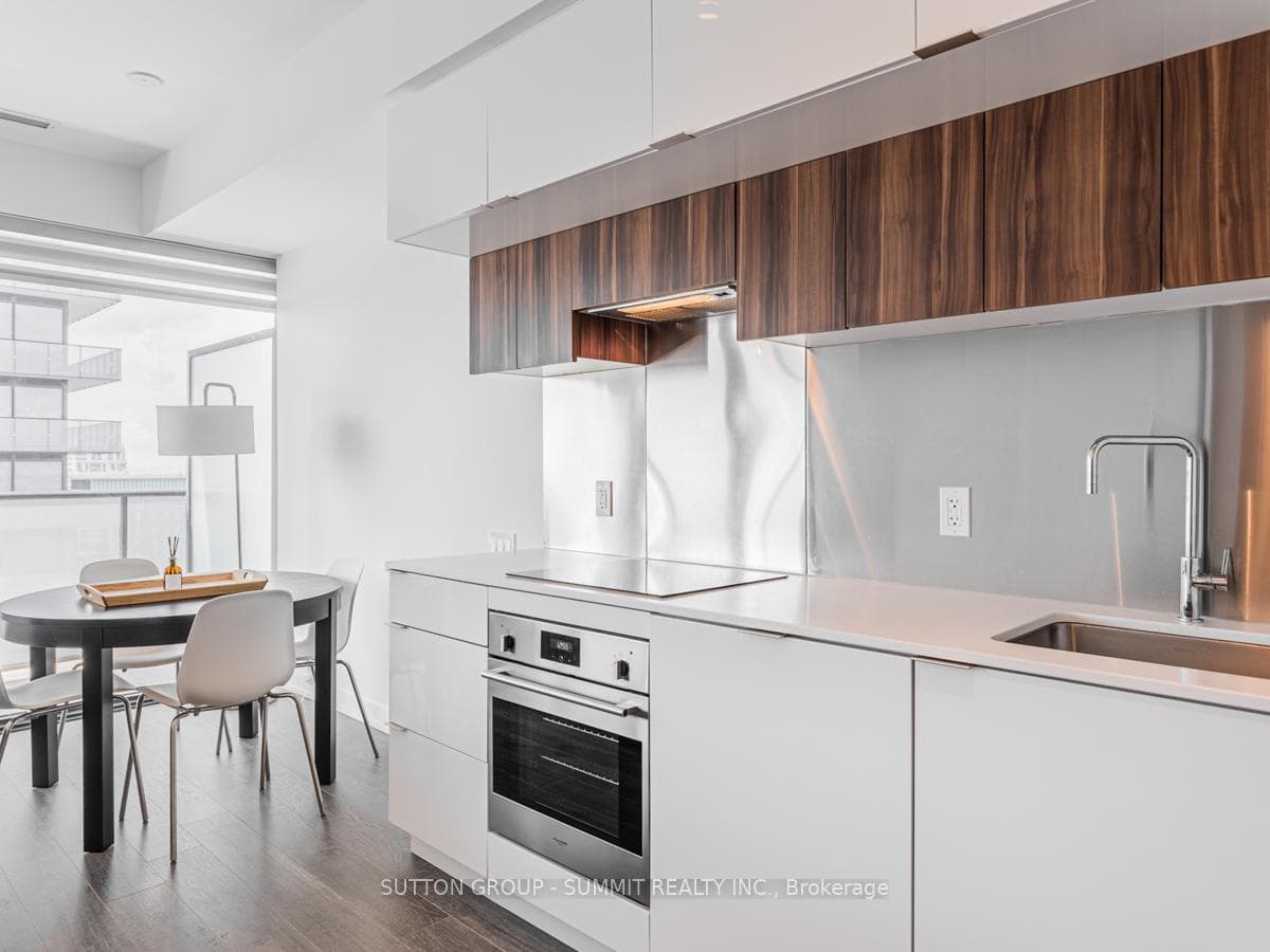185 Roehampton Avenue Unit 3202 photo 10
