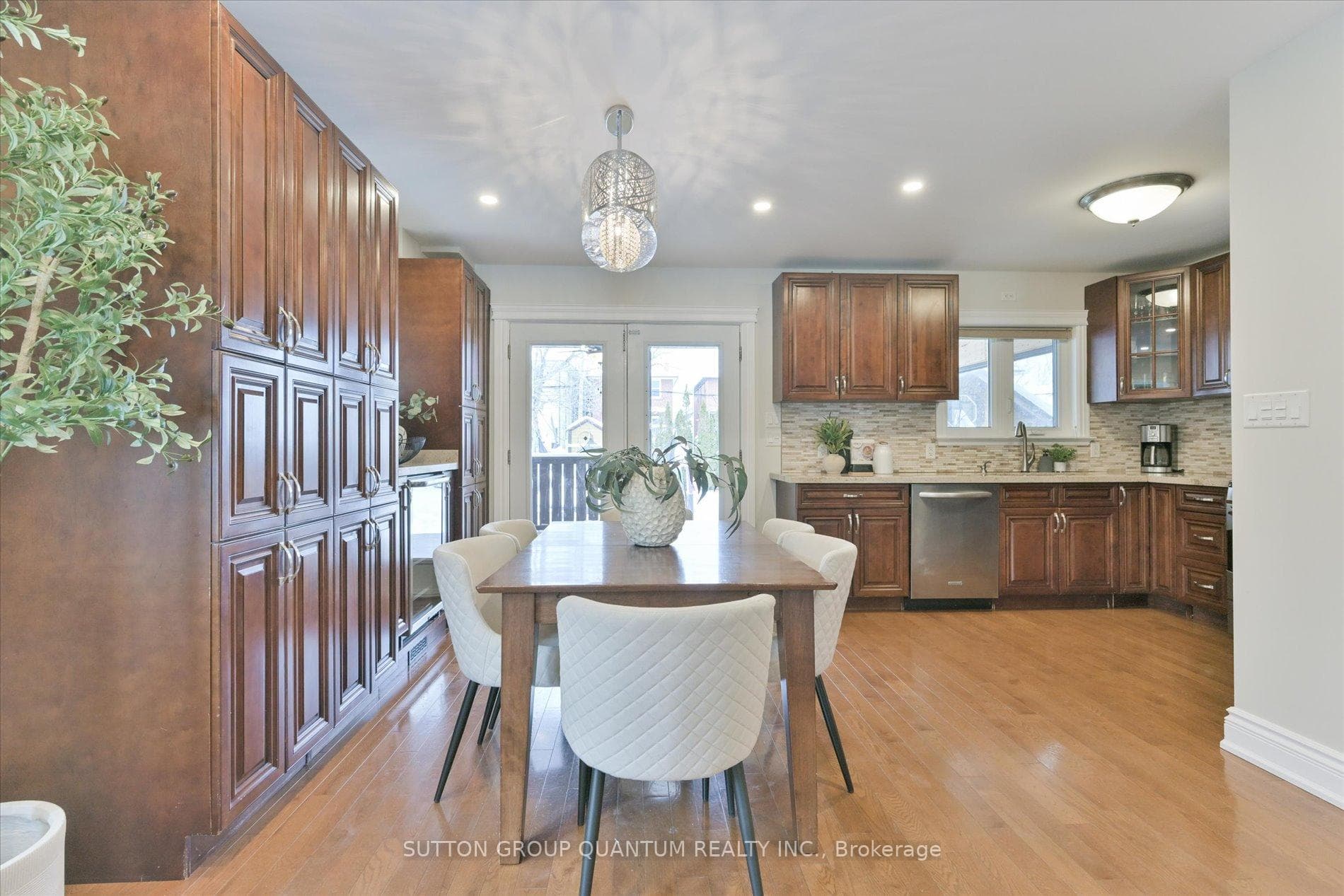 76 Albani Street photo 10