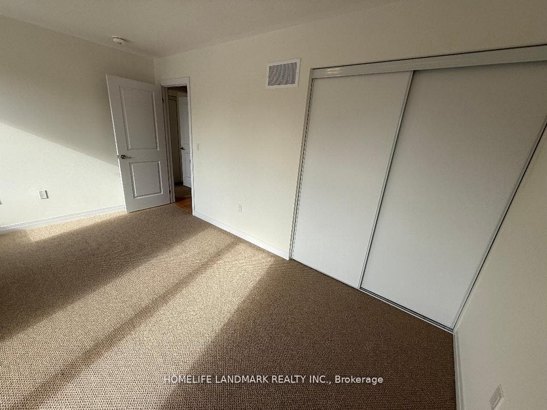 18 Tyler Avenue photo 21