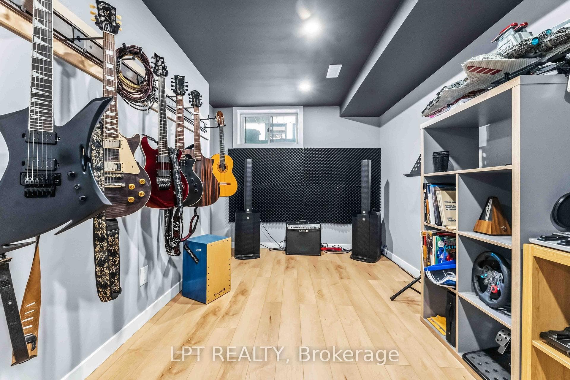 1549 Senateurs Way photo 25