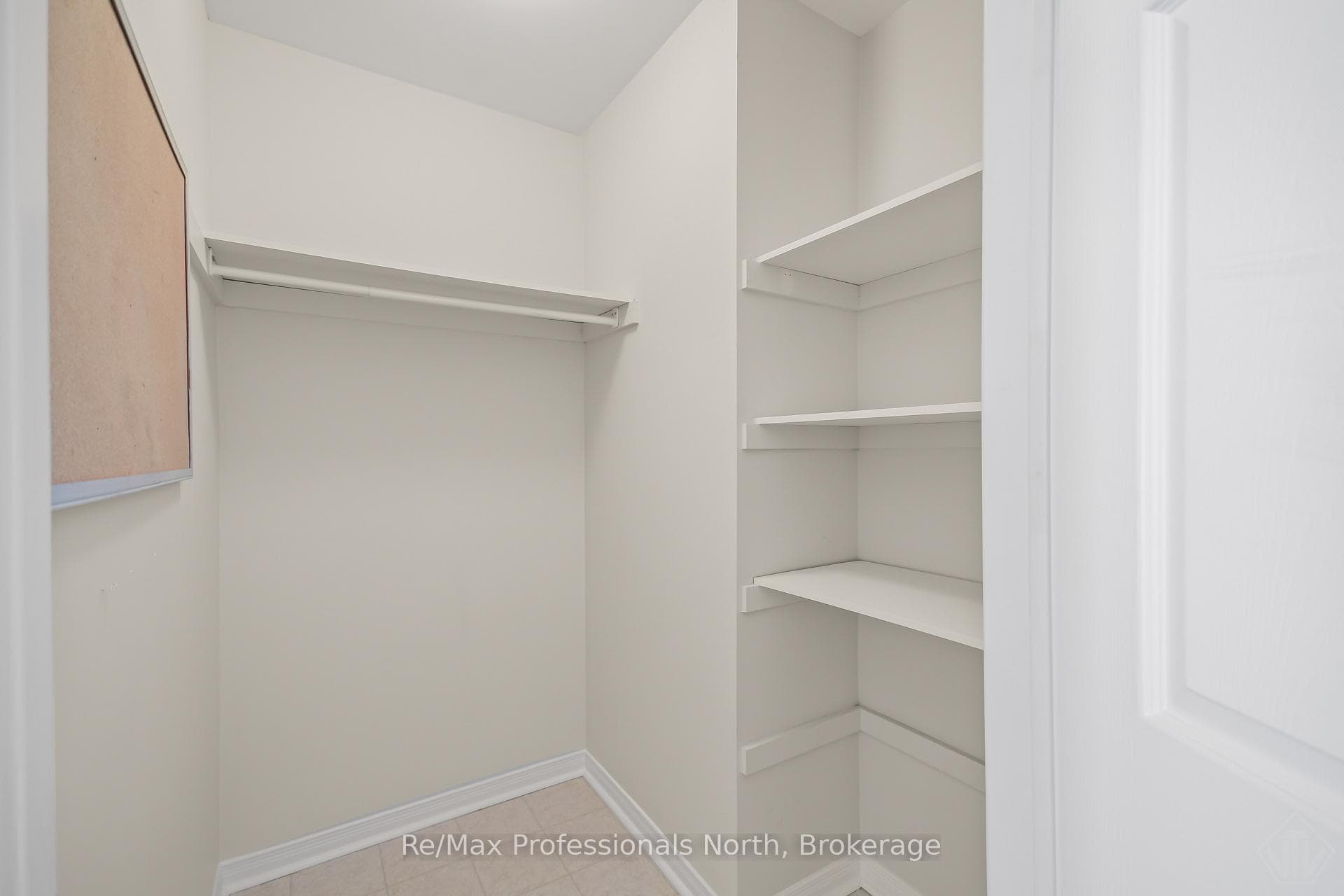 111 Pineridge Gate photo 30