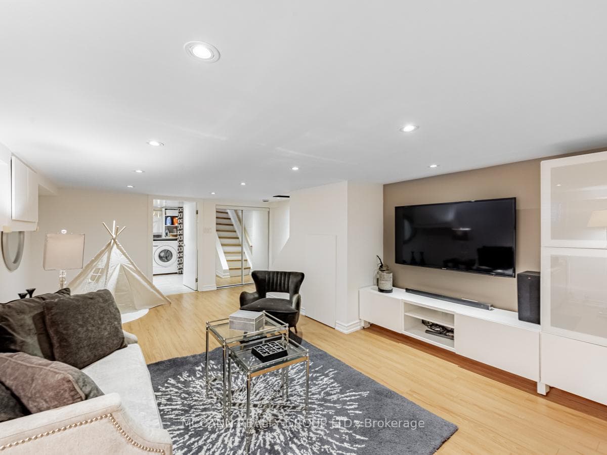 121 Roslin Avenue photo 32