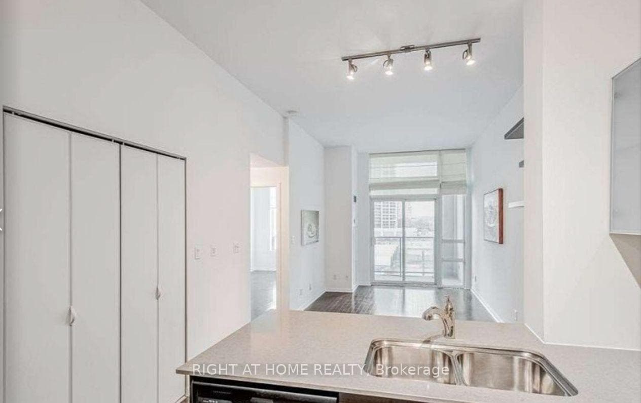 3391 Bloor Street Unit 515 photo 11