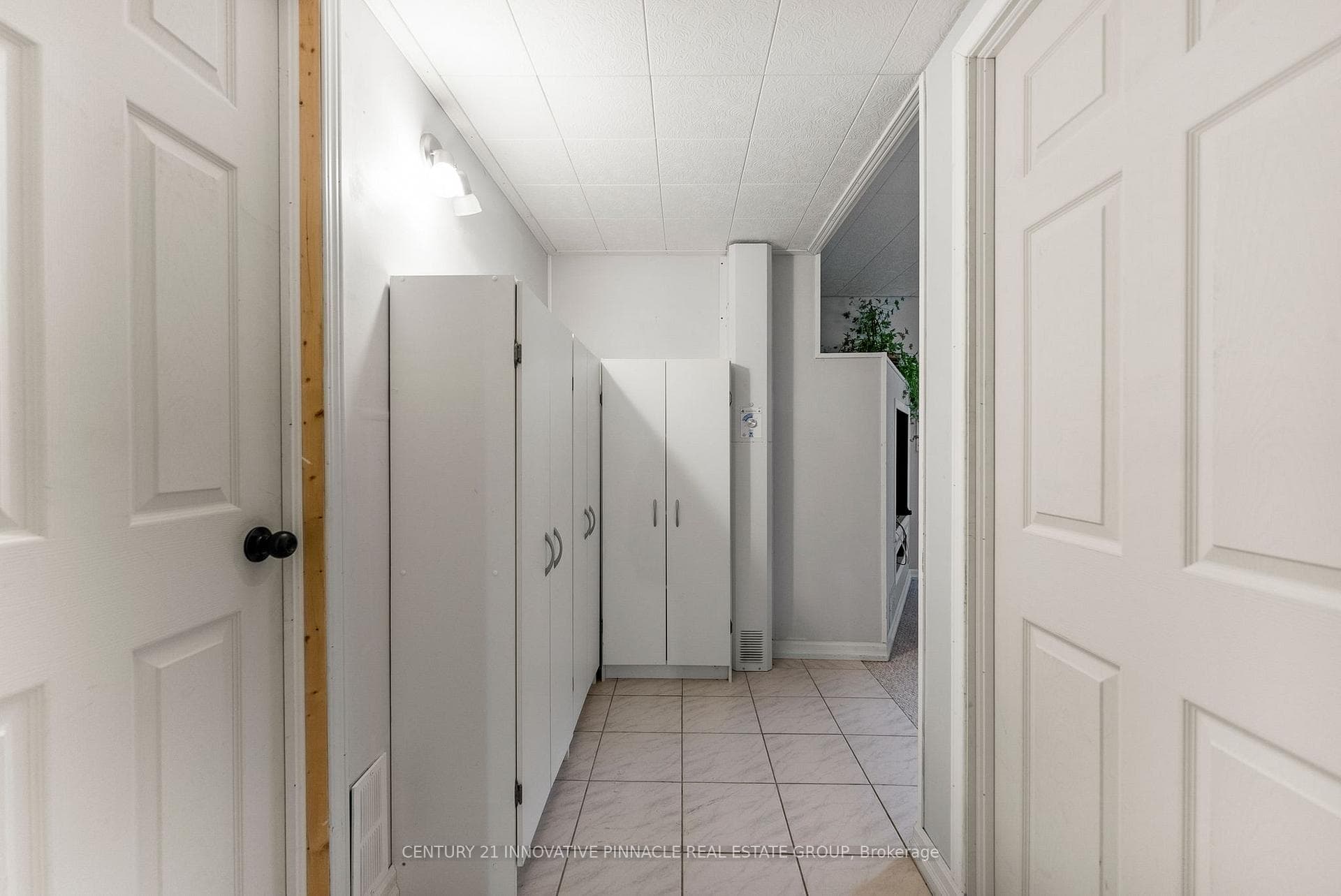 594 Herbert Street photo 21