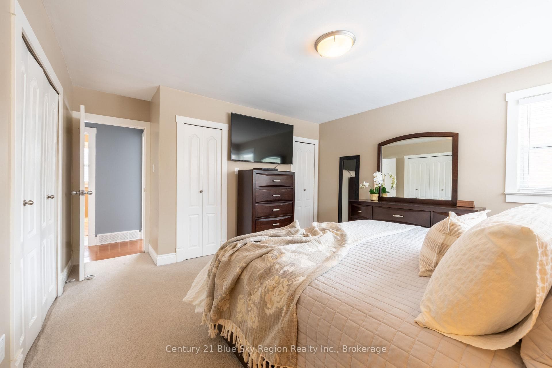 652 Baywood Road photo 16