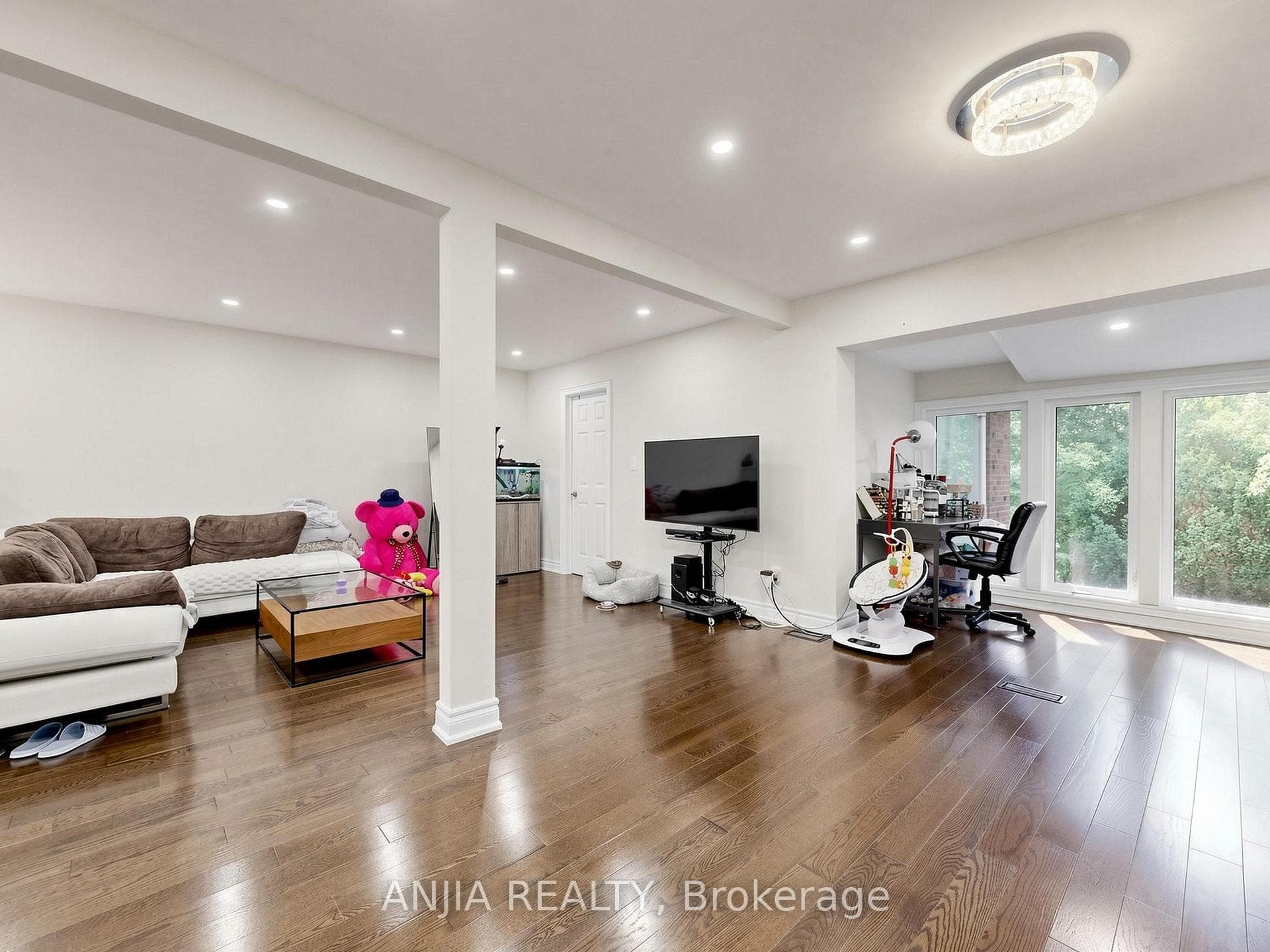 8 Applefield Drive photo 18