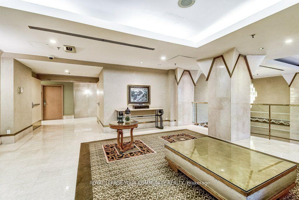 88 Corporate Drive Unit 1817 photo 3