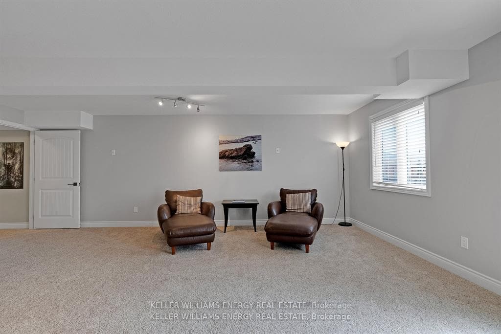 36 Cortland Way photo 31