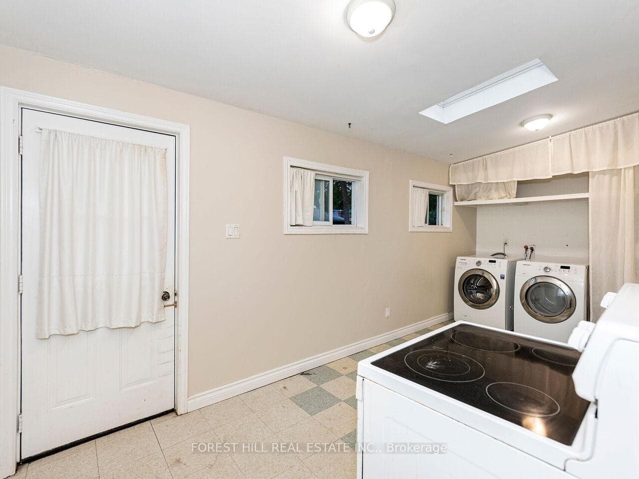 144 King Street photo 16