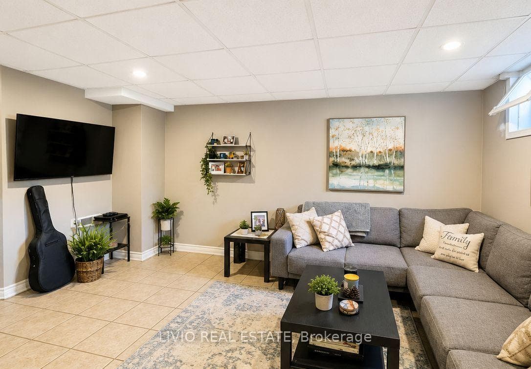 8 Janray Drive Unit Bsmt photo 1
