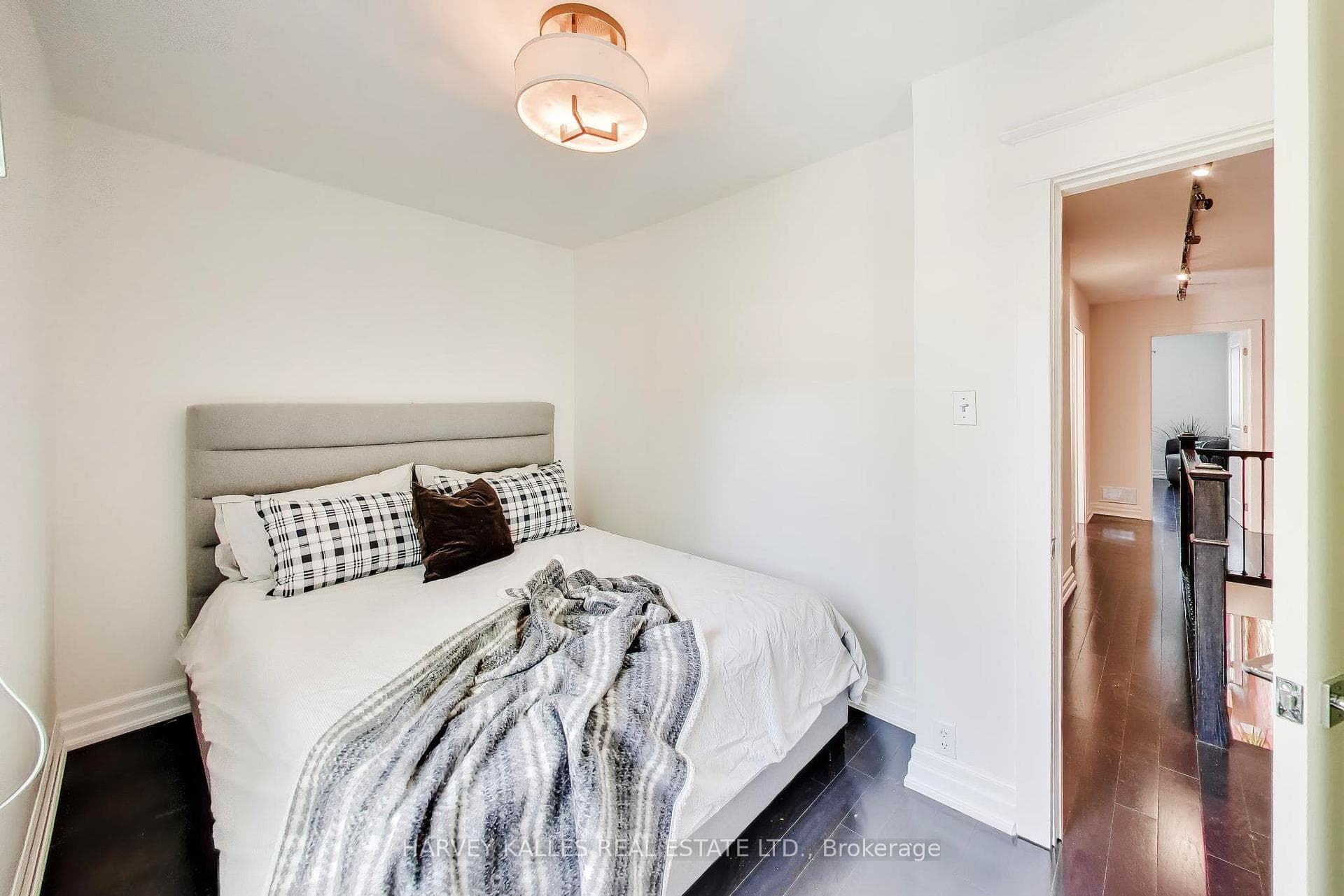 318 Sumach Street photo 19